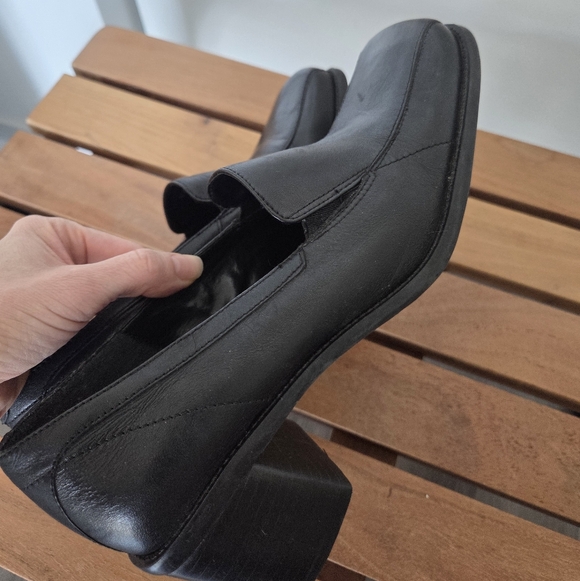 Bata Black Leather Block Heel Loafers - Like New - Picture 4 of 8